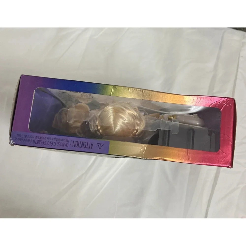 Rainbow High Victoria Whitman Fashion Doll Freckles 2022 With Accessories NIB